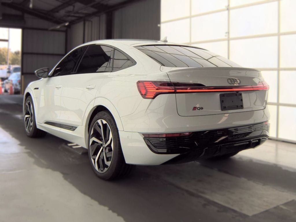 audi q8 sportback e-tron 2024 WA1CAAGE4RB010995 image audi q8 sportback e-tron 2024 WA1CAAGE4RB010995 image